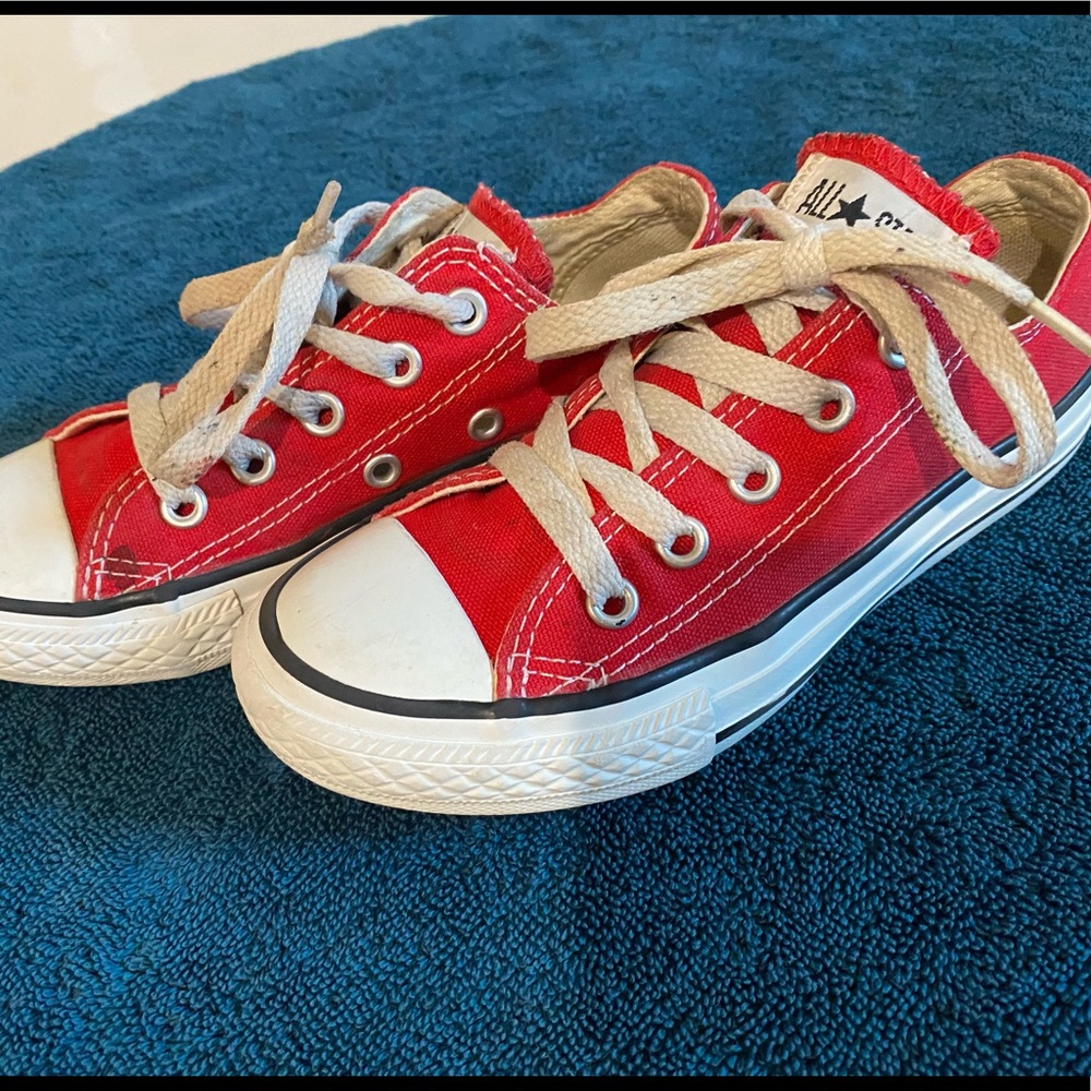 Red Converse All-Star Chuck Taylor Low Top Shoes Youth Size 12 (US)